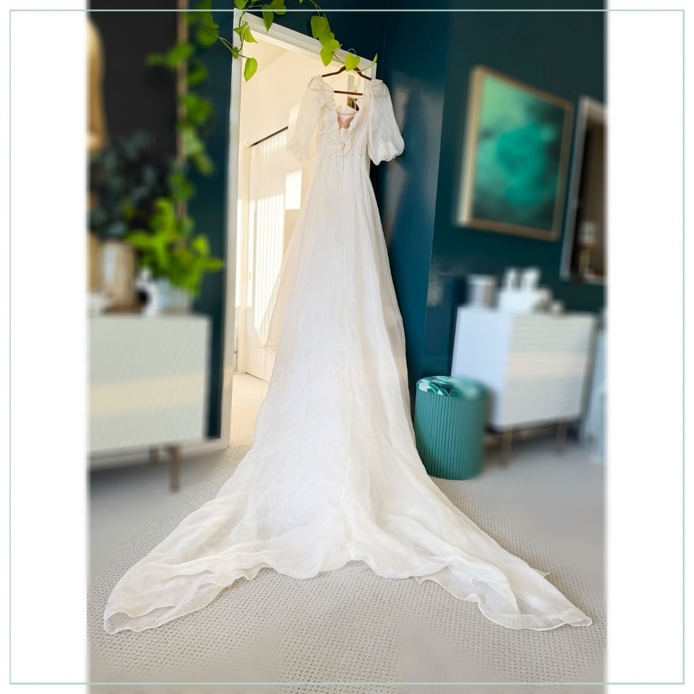 $7590 Monique Lhuillier Ambrosia Runway Bridal Gown - Picture 8 of 16
